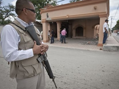 Edifício destruído pelos Los Zetas em Allende.