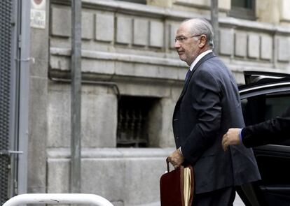 En octubre de 2014 salió a la luz el escándalo de las tarjetas black en Caja Madrid. Según la información aportada, Rodrigo Rato gastó 44.200 euros entre el periodo 2003 y 2012.