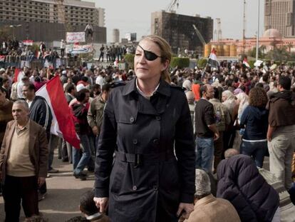 Marie Colvin: las batallas personales y profesionales de una corresponsal de guerra