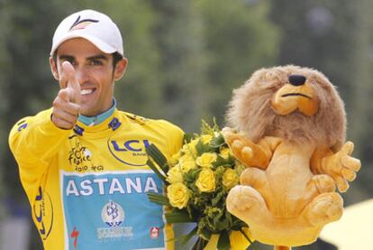 Alberto Contador, en el podio del pasado Tour.
