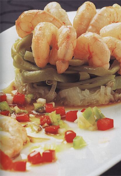 Judías verdes con gambas, cebolla vietnamita y vinagreta de soja. Imagen del libro 'Platos y vinos. El difícil arte del maridaje' (Alianza). 24 euros.