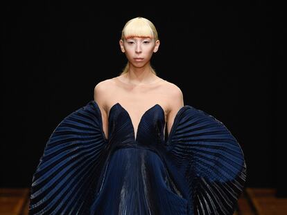 Las criaturas celestiales de Iris van Herpen llegan a París