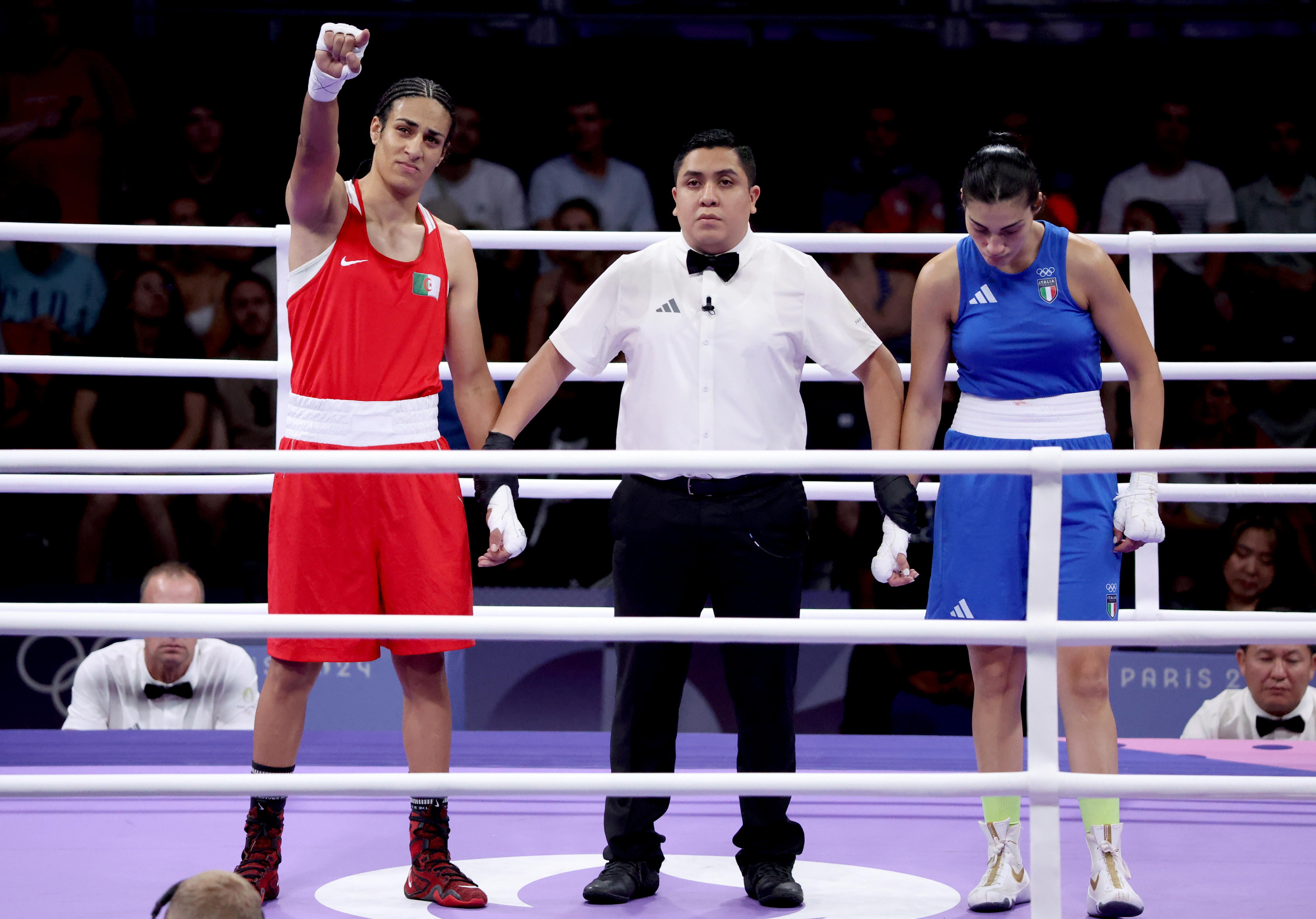 La boxeadora Angela Carini desata la polémica al abandonar el ring tras un golpe de Khelif, señalada por sus altos índices de testosterona 