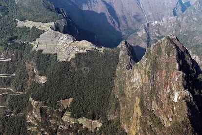 Perú celebra hoy los 100 años del descubrimiento de la ciudadela inca de Machu Picchu, una de las nuevas siete maravillas del mundo. Ubicada en la selva del departamento de Cuzco,  es el destino turístico más visitado del país