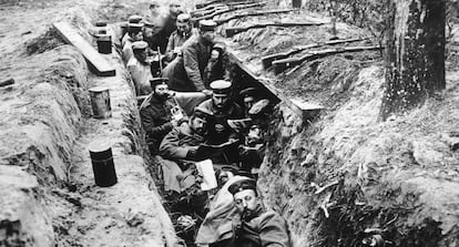 Soldados alemanes durante la cuarta batalla de Ypres, en octubre de 1918.