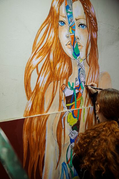 Sara Vidigal pintando