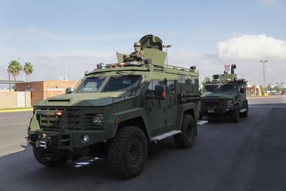 Vehículos militares del ejército estadounidense durante un entrenamiento, en la zona fronteriza de Hidalgo, Texas.