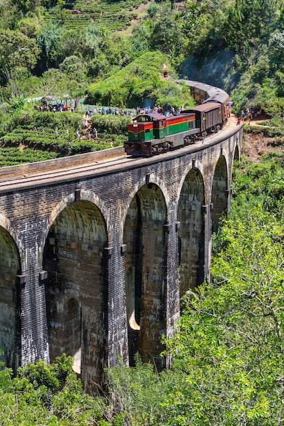 Uno de los tramos más fotogénicos de la línea que va de Colombo a Badulla es cuando el tren pasa por el viaducto de los Nueve Arcos.