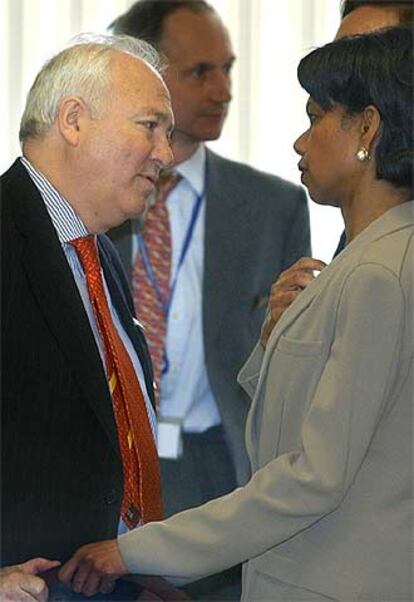 Miguel Ángel Moratinos y Condoleezza Rice, en Bruselas el año pasado.