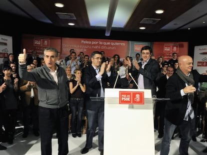 Patxi L&oacute;pez acompa&ntilde;&oacute; en Vitoria a los tres cabezas de lista del PSE en el acto final del PSE-EE.