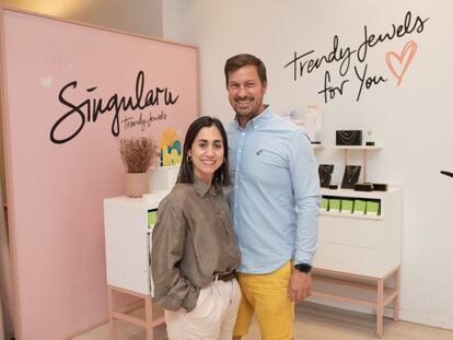 Paco Tormo y Cristina Aristoy, cofundadores de Singularu, en su sede en Valencia.