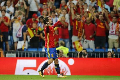 Isco celebra el primer gol de España.