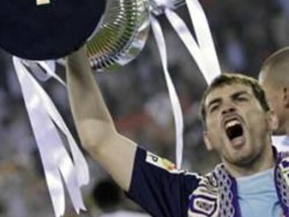 Casillas, con la Copa del Rey