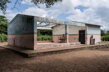 Salón sin techo de la escuela Jotomana.