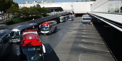 Autobuses de distintas empresas en la Estación Sur de Madrid.