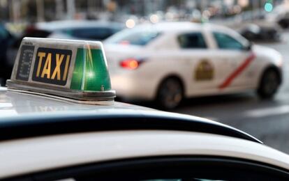 Los taxis vuelven a circular por Madrid tras 16 d&iacute;as de huelga.