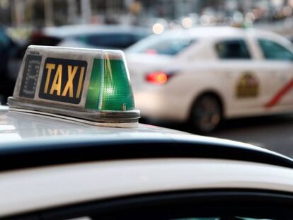 Los taxis vuelven a circular por Madrid tras 16 d&iacute;as de huelga.