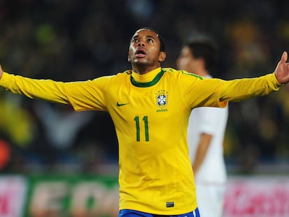 Robinho atuando pela seleção brasileira, em 2010.