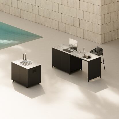 Cocina de exterior modular y exenta IN-A de Oiside, elaborada en aluminio y con encimera de material porcelánico.