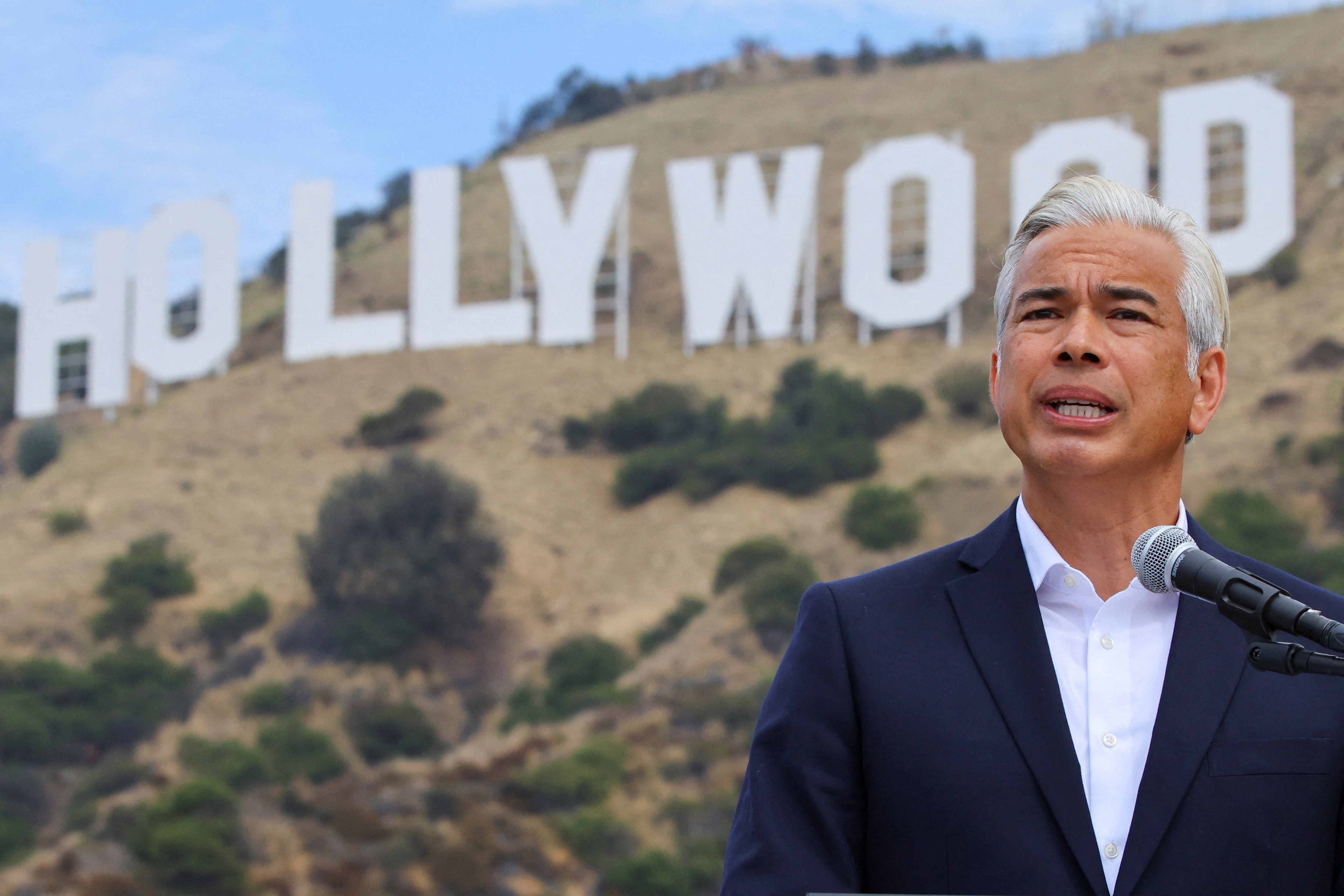 California y otros 11 Estados demócratas llevan a los tribunales la fusión Warner-Paramount aprobada por Trump