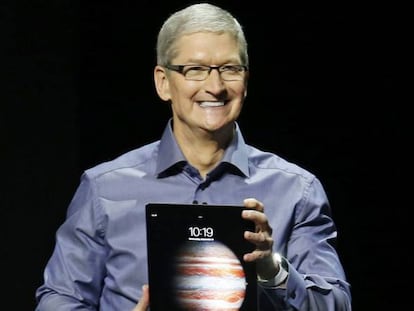 Apple dobla el sueldo a su consejero delegado y lo obliga a viajar en avión privado