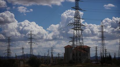 Torres de alta tensión en Terrassa (Barcelona).