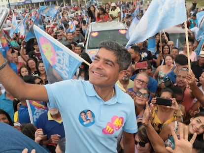 Antonio Carlos Magalhães, a candidate for Governor in the state of Bahia, during a campaign stop