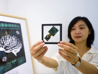 An exhibitor demonstrates a neural regulation device with a self-developed brain chip at the Xitou Qizhen Brain Smart Scientific Innovation Center in Hangzhou, China, in 2022.