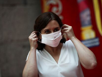 La presidenta de la Comunidad de Madrid, Isabel Díaz Ayuso, tras la firma de un decálogo de medidas tras un año de gobierno en coalición en Madrid.