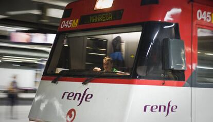 Un tren de la línia R4 de Rodalies.