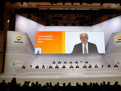 Antonio Brufau, presidente de Repsol y Josu Jon Imaz, Consejero delegado, durante la junta de accionistas dela compañía correspondiente a 2023.