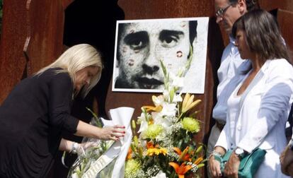 La hermana de Miguel &Aacute;ngel Blanco durante la conmemoraci&oacute;n.