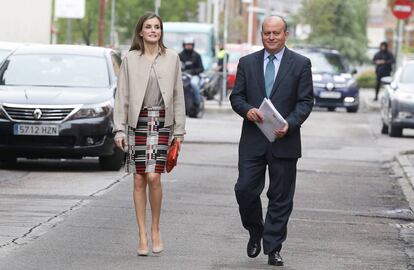 La Reina con José Manuel Zuleta, jefe de la Secretaría de la Reina.