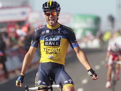 Nicolas Roche celebra su victoria de etapa.