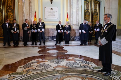 El expresidente del Tribunal Supremo, Carlos Lesmes, y la Sala de Gobierno del alto tribunal, en el acto de apertura del año judicial, en septiembre.