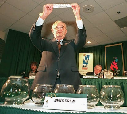 Borislav Stankovic, en el sorteo de los Juegos de 1996.