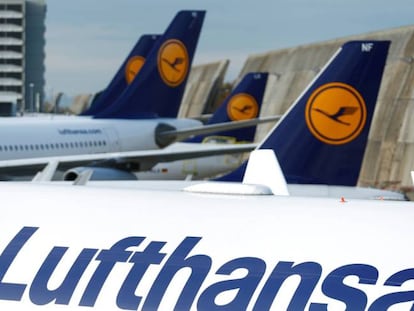 Lufthansa se hunde en Bolsa con la rebaja de su previsión de beneficio y la suspensión del dividendo