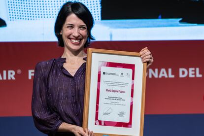 María Ospina Pizarro recibe el premio Sor Juana Inés de la Cruz, el 29 de noviembre.