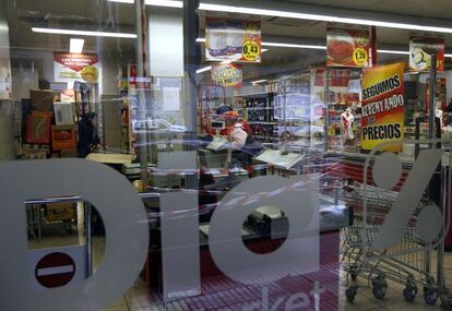 Escaparate de un supermercado DIA en Madrid