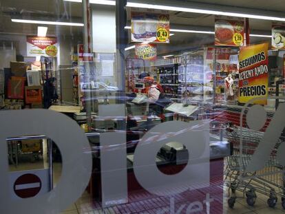 Escaparate de un supermercado Dia en Madrid.