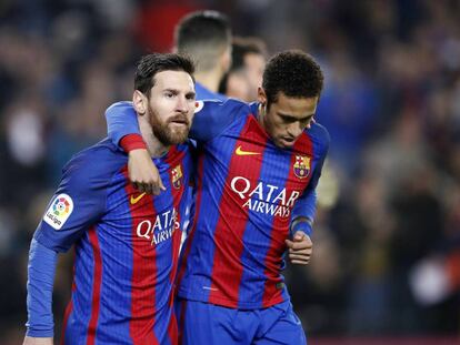 Messi i Neymar celebren el segon gol de l'argentí.
