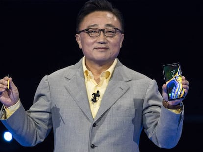 DJ Koh, presidente y CEO de Samsung Electronics, presenta el nuevo teléfono inteligente Samsung Galaxy Note 9, el pasado agosto.