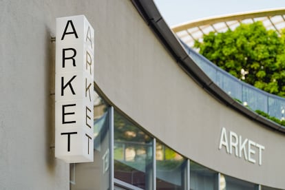 Exterior de una tienda Arket.