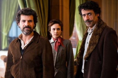 Rodolfo Sancho, Aura Garrido y Nacho Fresneda, en una imagen de 'El Ministerio del Tiempo'.