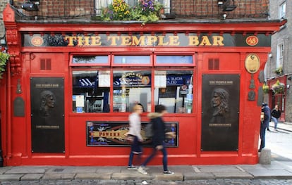 Exterior de The Temple Bar, uno de los bares más conocidos de Dubín.