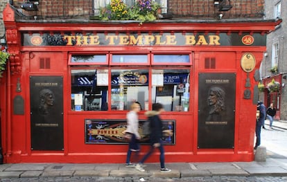 Exterior de The Temple Bar, uno de los bares más conocidos de Dublín.