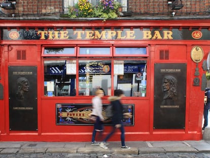 Exterior de The Temple Bar, uno de los bares más conocidos de Dublín.