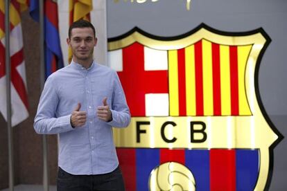 Vermaelen posa en las oficinas del FC Barcelona