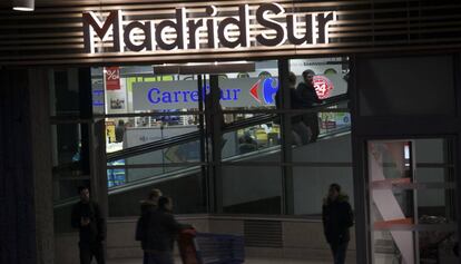 Centro comercial de Carrefour en Vallecas (Madrid) que abre 24 horas al día.