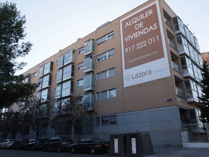 Edificio de pisos de alquiler en el barrio de Villaverde Bajo (Madrid). 